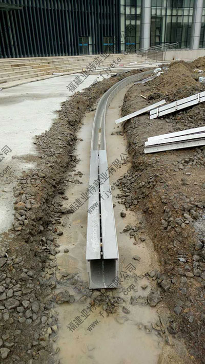 铺装缝隙式盖板